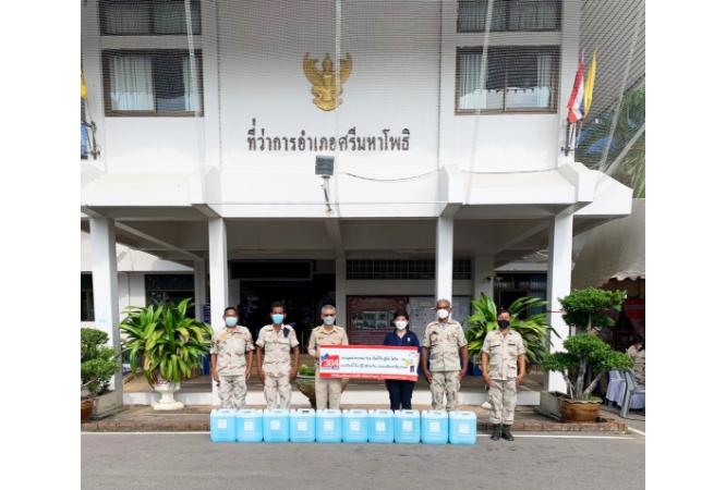 304 Industrial Park Co., Ltd. IP は公衆衛生局に 200 リットルのアルコール飲料を寄付しました Sri Maha Pho 区域。